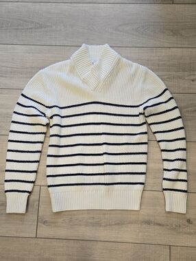GAP Men's V-Neck Striped Sweater - Cream & Navy